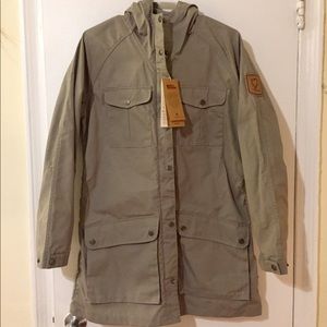 NWT Fjallraven Greenland Women's Light Parka, Fog